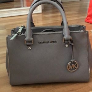 Michael Kors Corssbody Handbag w/silver Hardware